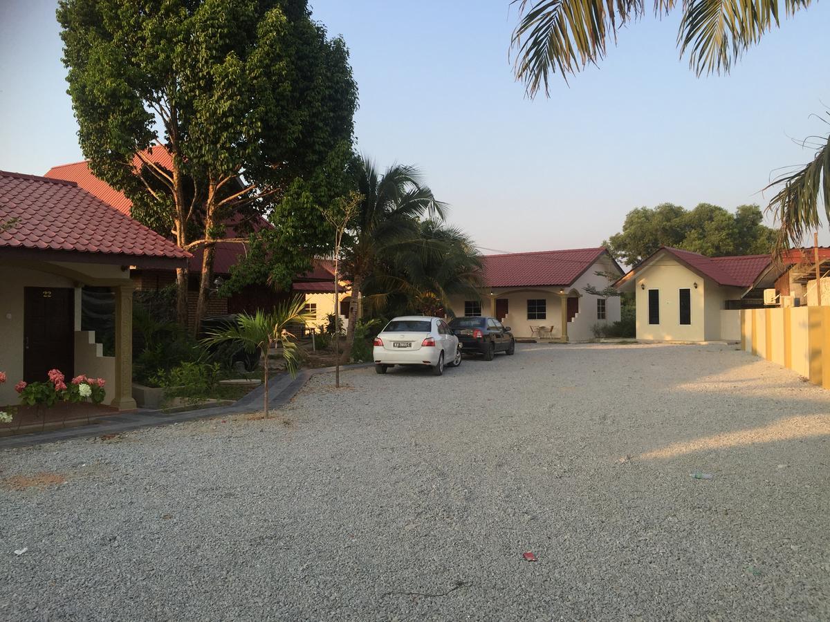 Dhania Cenang Beach Resort Pantai Cenang  Exterior foto